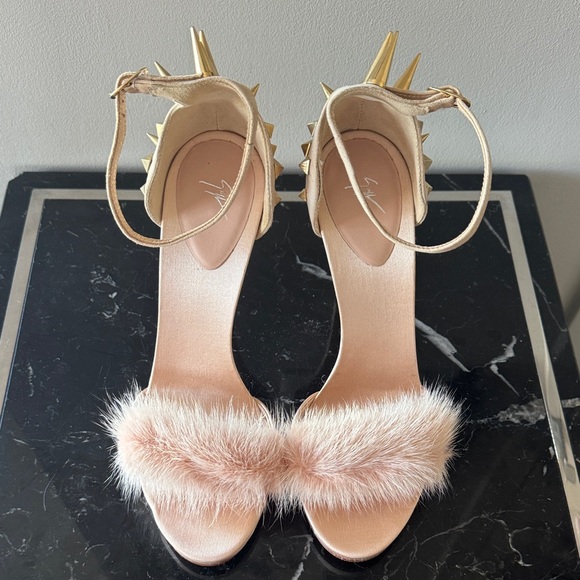Giuseppe Zanotti Pink Mink suede Heels with Gold Spikes 39 Rare - Picture 2 of 6